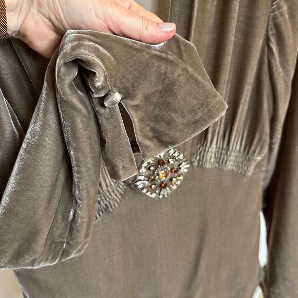 RALPH LAUREN COLLECTION Taupe Velvet LS v-neck Blouse with crystal detail- 6 - Picture 5 of 9